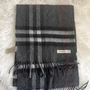 NWOT Burberry Cashmere Scarf